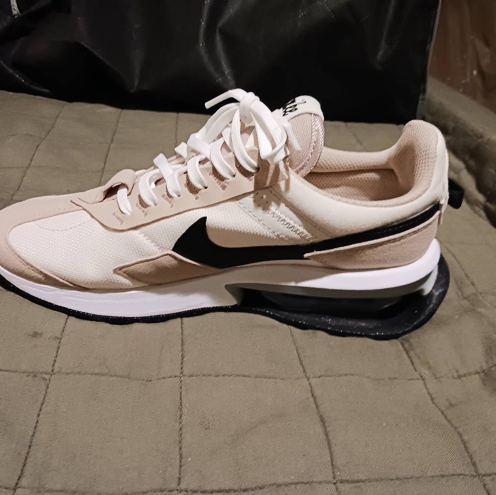 Nike woman's shoes , pink air force pre day